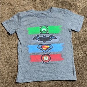 🔥Boys superhero shirt size 6🔥